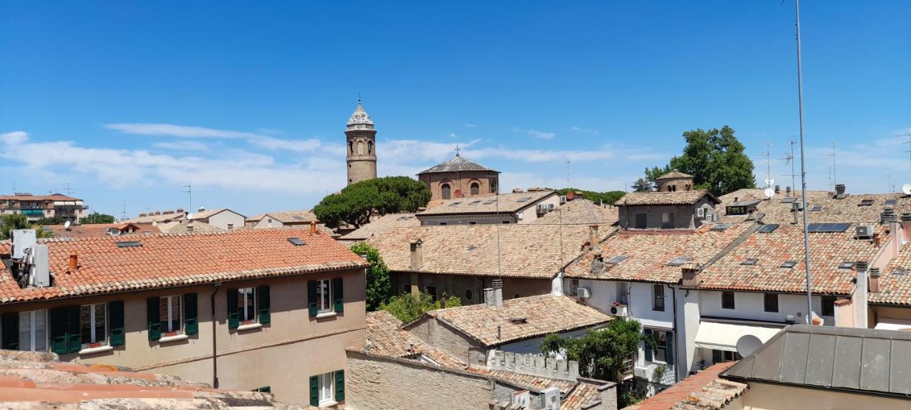 Corte Cavour. Una Mansarda Nel Cuore Della Citta Rávena Exterior foto
