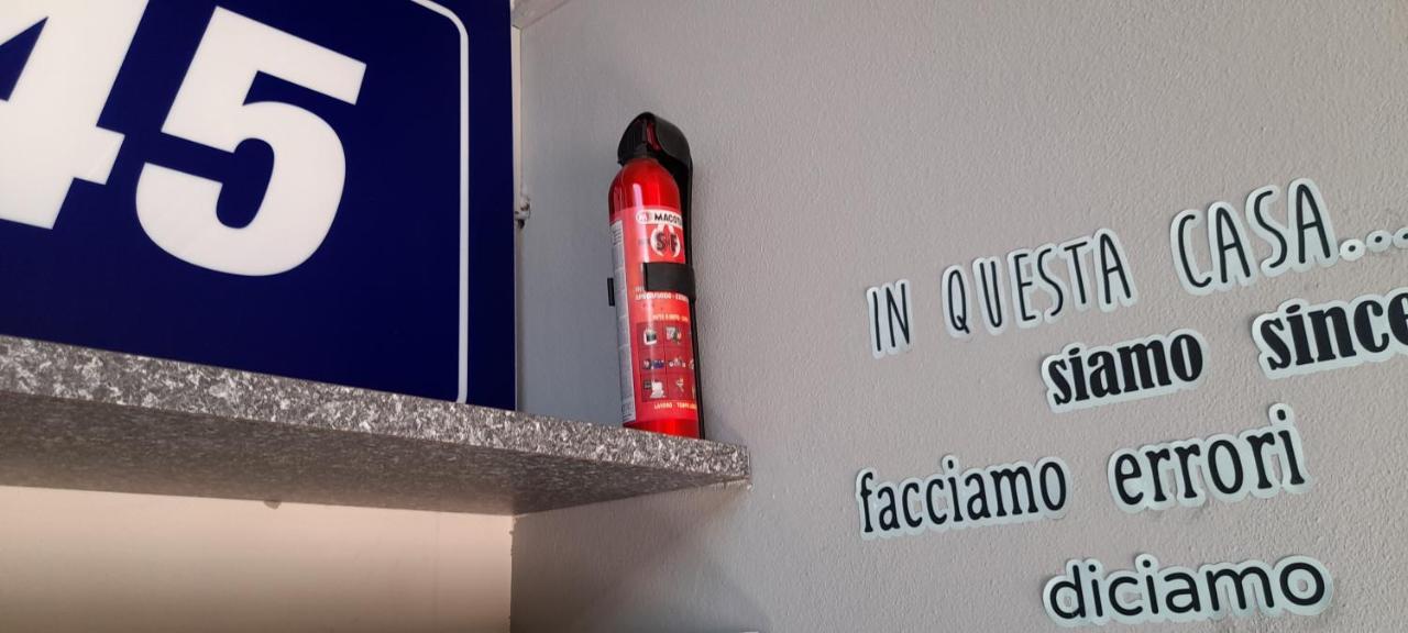 Corte Cavour. Una Mansarda Nel Cuore Della Citta Rávena Exterior foto