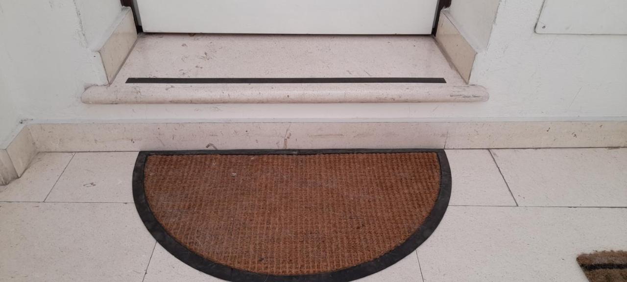 Corte Cavour. Una Mansarda Nel Cuore Della Citta Rávena Exterior foto