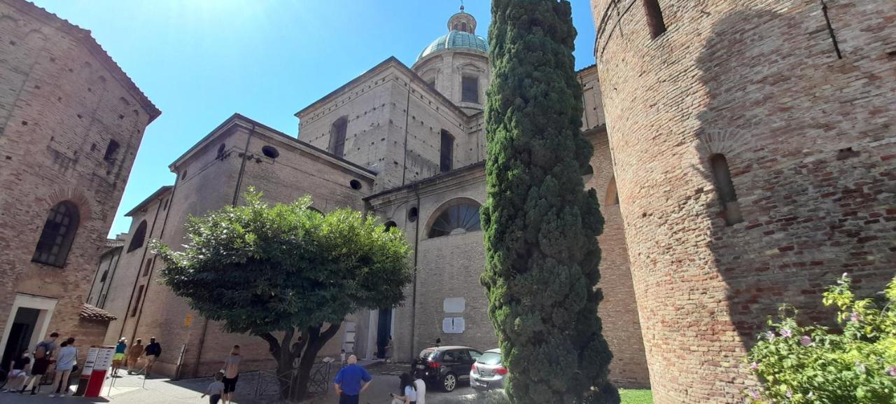 Corte Cavour. Una Mansarda Nel Cuore Della Citta Rávena Exterior foto
