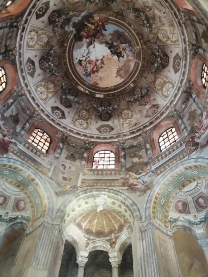 Corte Cavour. Una Mansarda Nel Cuore Della Citta Rávena Exterior foto