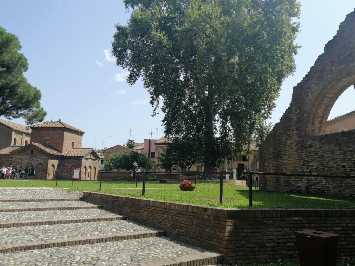 Corte Cavour. Una Mansarda Nel Cuore Della Citta Rávena Exterior foto