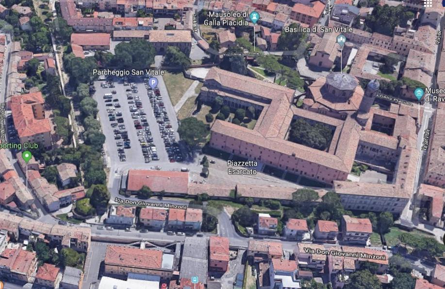 Corte Cavour. Una Mansarda Nel Cuore Della Citta Rávena Exterior foto