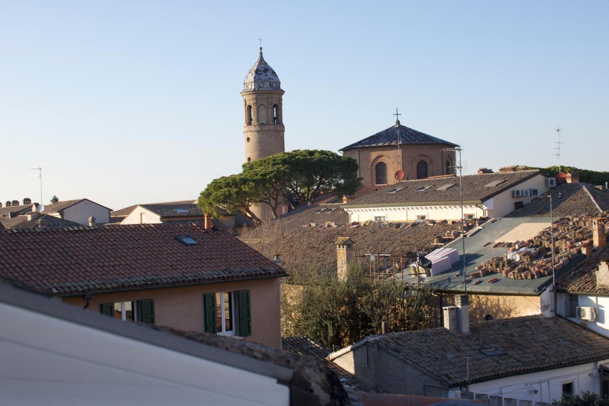 Corte Cavour. Una Mansarda Nel Cuore Della Citta Rávena Exterior foto